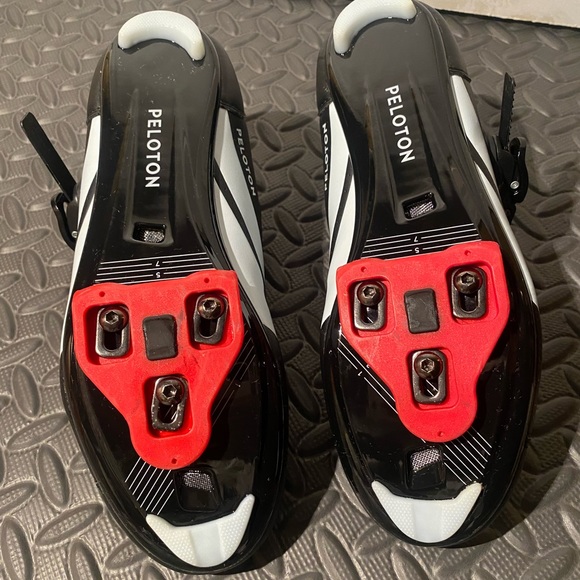 Peloton Cycling Altos Shoes Black Red size 6 US / 39 EU - Picture 6 of 6